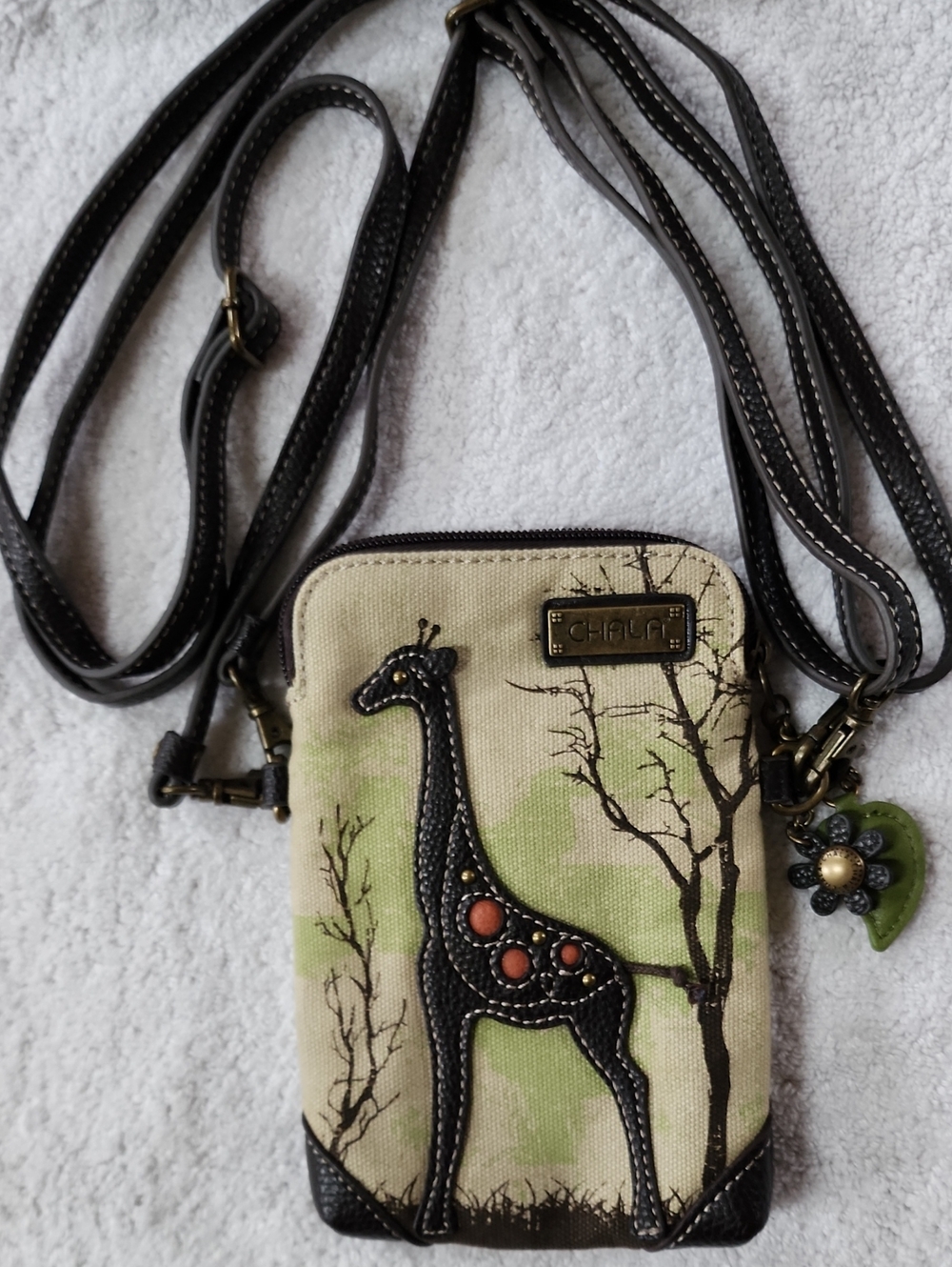 Chala Women's Safari Giraffe Crossbody Preowned
